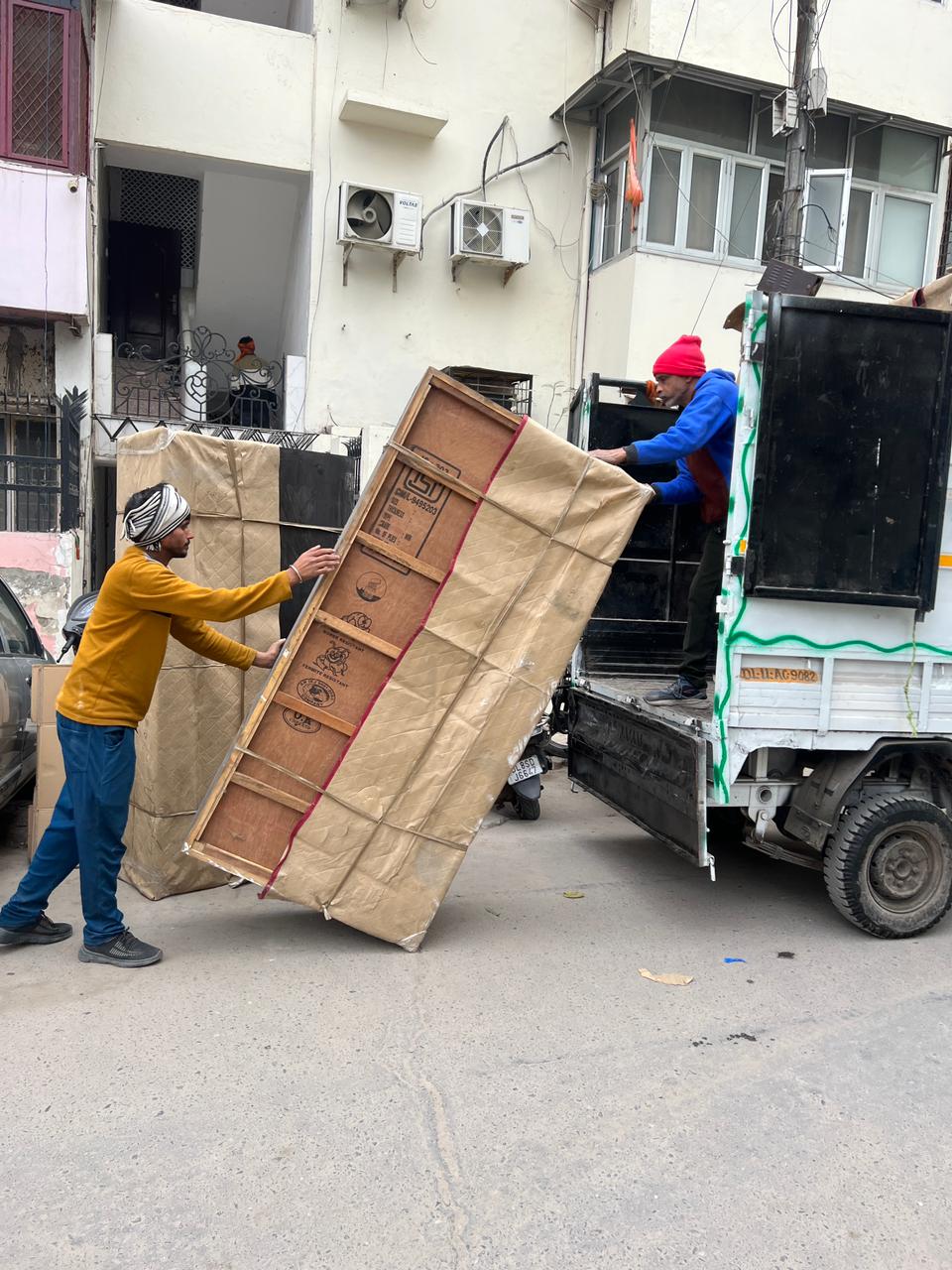 local-house-shifting-delhi.jpg